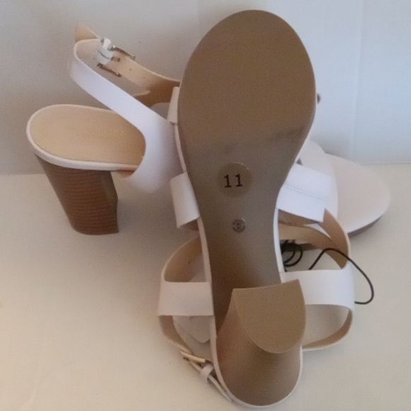 Liz Claiborne White chunky heel straps shoes - Picture 6 of 8